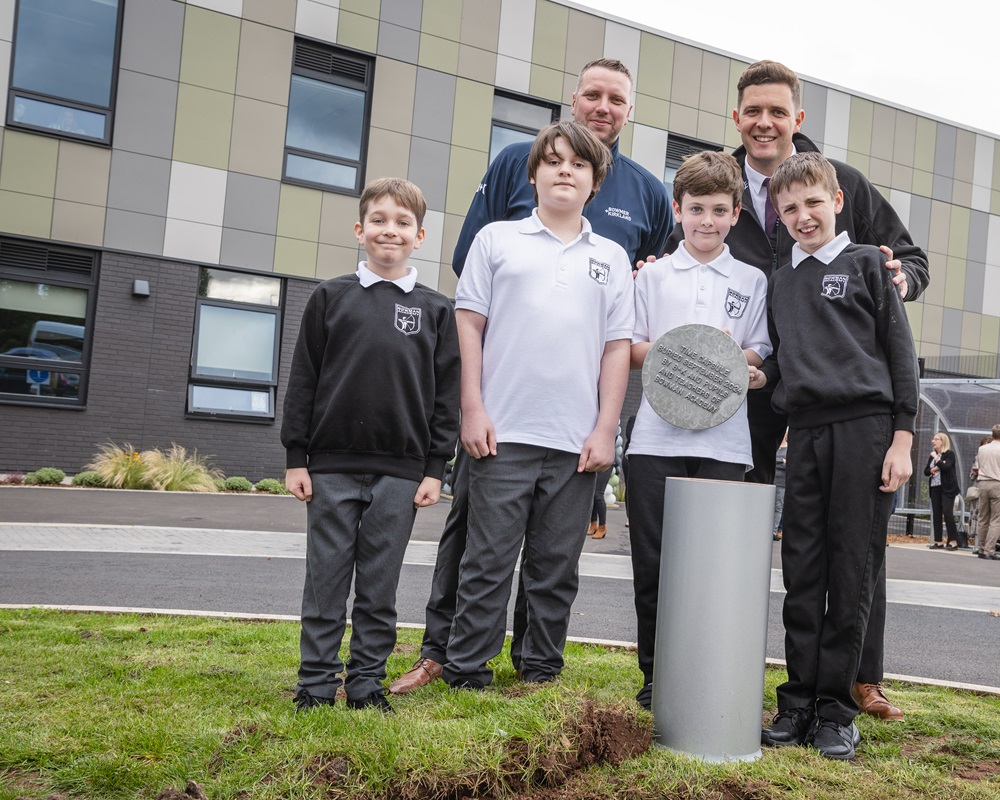 pupils with the time capsule